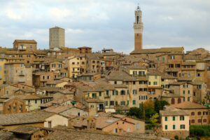 Siena, panorama of the ancient Tuscan city. View of the town with its main monuments: the Cathedral, the Torre del Mangia. - MyVideoimage.com | Foto stock & Video footage