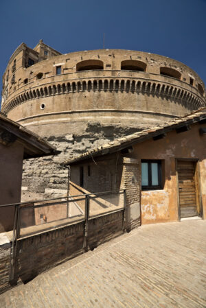 Small building in Rome. Sant’Angelo castel. Walkway. - MyVideoimage.com | Foto stock & Video footage