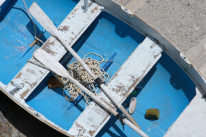 Small fishing boat. Small wooden fishing boat with oars. Photograph from above. Riomaggiore, Cinque Terre. - MyVideoimage.com | Foto stock & Video footage