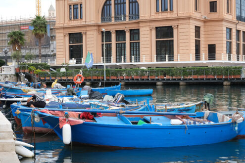 Small fishing boats in the port of Bari. In the background the Margherita Theater. Foto Bari photo.