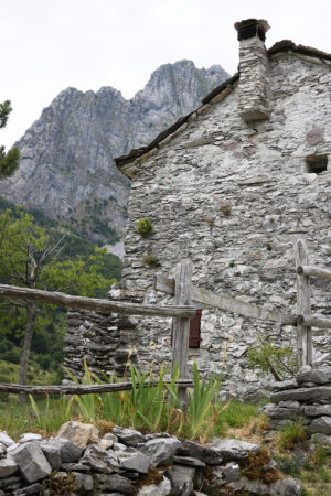 Small village. Houses in stone and white marble stones.  Campocatino, Garfagnana, Apuan Alps, Lucca, Tuscany. Italy. - MyVideoimage.com | Foto stock & Video footage