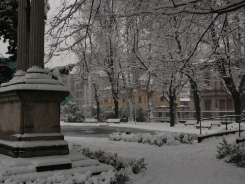 Snowfall in the city of Busto Arsizio. - MyVideoimage.com