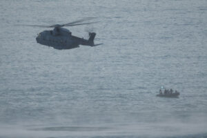 Soccorso in mare. Helicopter on a rescue mission at sea during exercise. Foto stock royalty free. - MyVideoimage.com | Foto stock & Video footage