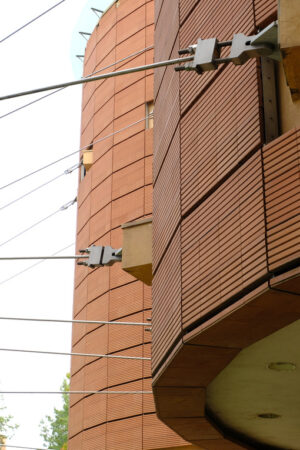 Steel rods. Steel tie rods and brick facade. Stock photos. - MyVideoimage.com | Foto stock & Video footage