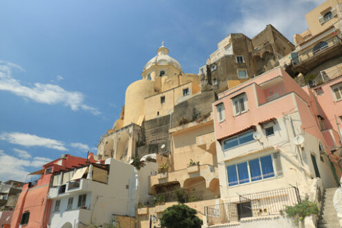 Stile mediterraneo. Village of Marina Corricella, Procida Island, Mediterranean Sea, near Naples. Colorful houses in the fishing village and boats anchored in the harbor. - MyVideoimage.com | Foto stock & Video footage