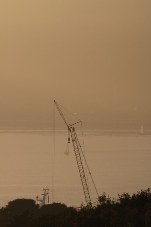 Structure of a crane. High crane of a shipyard in La Spezia. Warm sunset light. - MyVideoimage.com | Foto stock & Video footage