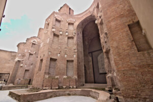 Terme di Diocleziano. I marmi che coprivano le pareti sono stati utilizzati nel Medioevo per produrre calce. - MyVideoimage.com | Foto stock & Video footage