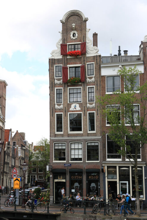 Terraced houses typical of the city of Amsterdam. Sloping facade. Amsterdam foto. Amsterdam photo