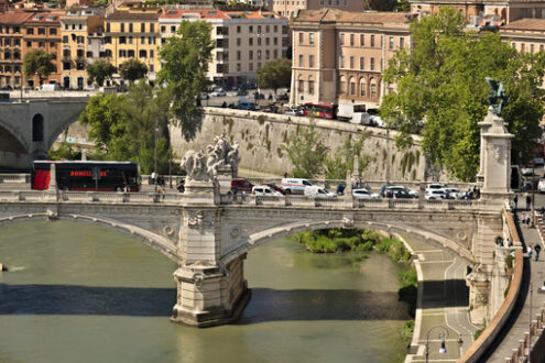 Tevere bridge, Rome. Ponte Vittorio Emanuele and the Tiber River. - MyVideoimage.com | Foto stock & Video footage