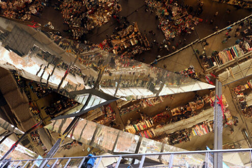 The ceiling of the Mercat Dell Encants of Barcelona. A modern building with a mirrored ceiling. Barcellona foto. Barcelona photo.