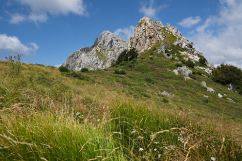 Top of the mountain of Pizzo d’Uccello. Clouds on top of a mountain in the Apuan Alps in Tuscany. Stock photos. - MyVideoimage.com | Foto stock & Video footage