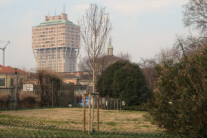 Torre Velasca di Milano. Velasca tower in Milan. Designed by the BBPR studio. Reinforced concrete structure. Defined as brutalist architecture. View of green gardens in the foreground. - MyVideoimage.com | Foto stock & Video footage