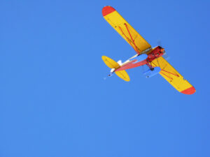 Tourist plane in the blue sky. Foto aereo. Airplane photos