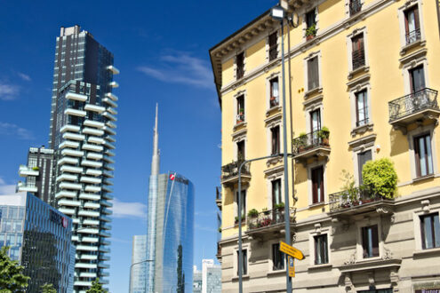 Traffico a Milano. Modern buildings, skyscrapers, roads and traffic in Milano. Tower buildings, glass skyscrapers. Diamond Tower and car traffic on Via della Conciliazione. - MyVideoimage.com | Foto stock & Video footage