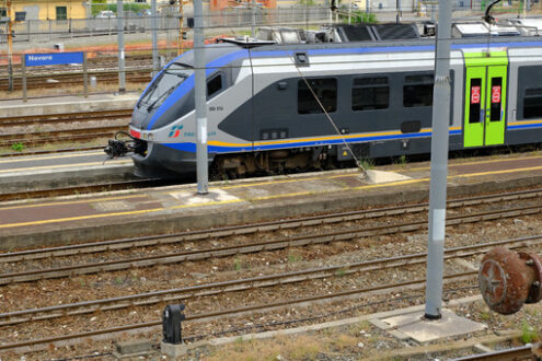 Train from above. Train on the tracks at Novara station. Stock photos. - MyVideoimage.com | Foto stock & Video footage