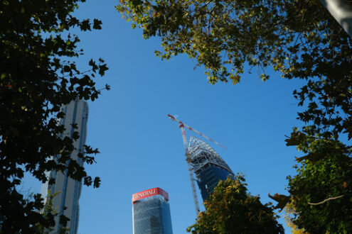 Tre torri a Milano Citylife. Three Citylife towers designed by Isozaki, Hadid and Libeskind. Milan.CityLife includes three skyscrapers and  areas with tree and green gardens. - MyVideoimage.com | Foto stock & Video footage