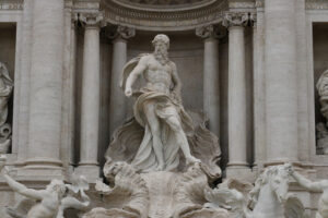 Trevi Fountain with baroque sculptures in travertine marble. - MyVideoimage.com