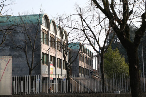 Tribunale di Busto Arsizio. Busto Arsizio court building. The building has facades covered in stone and a barrel vaulted roof covered in green oxidized copper. - MyVideoimage.com | Foto stock & Video footage