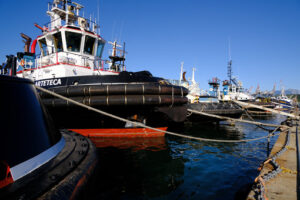 Tugboat anchored at the port of La Spezia. - MyVideoimage.com