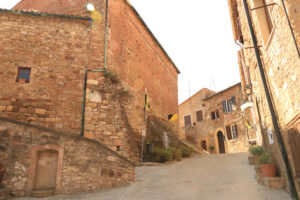 Tuscan village of Montecerboli. Roads to houses near Larderello. - MyVideoimage.com | Foto stock & Video footage