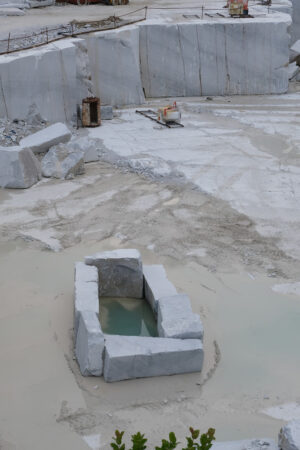 Tuscany quarries. White marble quarries on the Apuan Alps in Tuscany. Stock photos. - MyVideoimage.com | Foto stock & Video footage