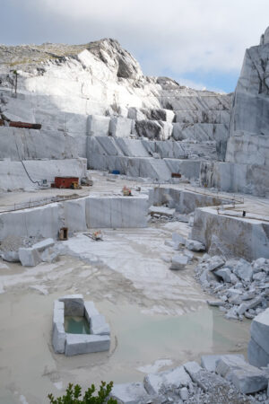 Tuscany quarry. White marble quarries on the Apuan Alps in Tuscany. Stock photos. - MyVideoimage.com | Foto stock & Video footage