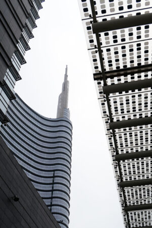 Unicredit Milano. Grattacielo. Milan, Lombardy, 9/6/2018. The Unicredit Tower, the tallest skyscraper in Italy. Società.  Company building - MyVideoimage.com | Foto stock & Video footage