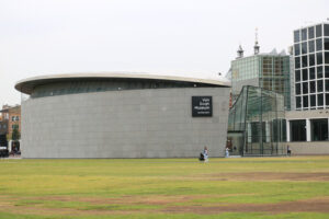 Van Gogh Museum. Van Gogh Museum. New pavilions of contemporary and modern archit - MyVideoimage.com | Foto stock & Video footage