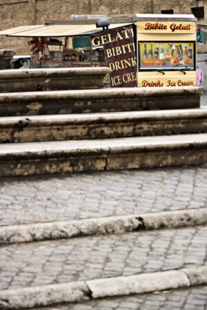 Van with bar in Rome. Rome. Van with bar selling sandwiches and drinks. - MyVideoimage.com | Foto stock & Video footage