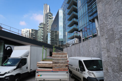 Vans unloading platforms. Vans parked for unloading platforms. Financial district of Milan with glass buildings and skyscrapers. - MyVideoimage.com | Foto stock & Video footage