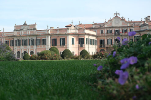 Varese gardens. Palazzo Estense. Headquarters of the Municipality of Varese. - MyVideoimage.com | Foto stock & Video footage