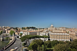 Vaticano, Roma. Roma con vista sui palazzi Vaticani presi da una finestra di Castel Sant’Angelo. - MyVideoimage.com | Foto stock & Video footage