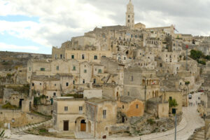 Veduta di Matera con i Sassi. View of the city of Matera in Italy. Church with bell tower and houses built in beige tuff stone. - MyVideoimage.com | Foto stock & Video footage