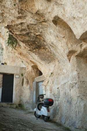 Vespa Piaggio in Matera. Scooter Vespa Piaggio parked in a cave of the Sassi of Matera in Basilicata. - MyVideoimage.com | Foto stock & Video footage