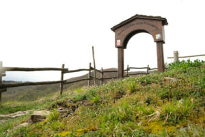 Via Francigena, Tuscan gate. Tuscan gate of the Via Francigena to the Cisa Pass. Stock photos. - MyVideoimage.com | Foto stock & Video footage