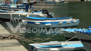 Video barche pescatori. Barche ancorate nel porto di Corricella sull’isola di Procida. Riprese video royalty free. - MyVideoimage.com | Foto stock & Video footage