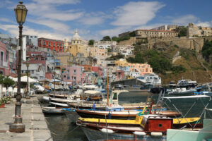 Villaggio di pescatori. Village of Marina Corricella, Procida Island, Mediterranean Sea, - MyVideoimage.com | Foto stock & Video footage