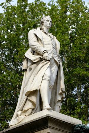 Vittorio Alfieri. Vittorio Alfieri in a white marble monument. Foto stock royalty free. - MyVideoimage.com | Foto stock & Video footage