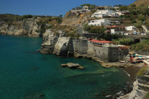 Volcanic rocks and rocks in the Mediterranean sea of Ischia. Foto Ischia photos.