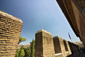 Walls of the castle. Castel Sant’Angelo, battlements of the walls. - MyVideoimage.com | Foto stock & Video footage