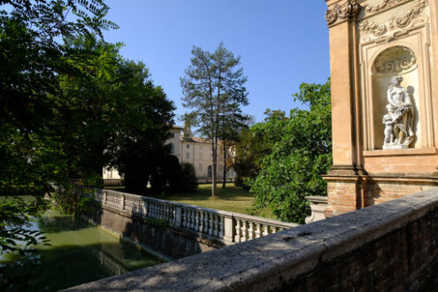 Water channel in Busseto. Park with water channel. Giuseppe Verdi Museum in Busseto. Stock photos. - MyVideoimage.com | Foto stock & Video footage