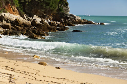 Waves of the sea break on the rocks. - MyVideoimage.com