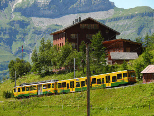 Wengen, Switzerland. 08/04/2009. Rack railway leading to the Jungfraujoch. Treno. Foto Svizzera. Switzerland photo