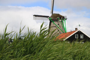 Wind mills. Windmills of Zaanse Schans, near Amsterdam. The structures were - MyVideoimage.com | Foto stock & Video footage