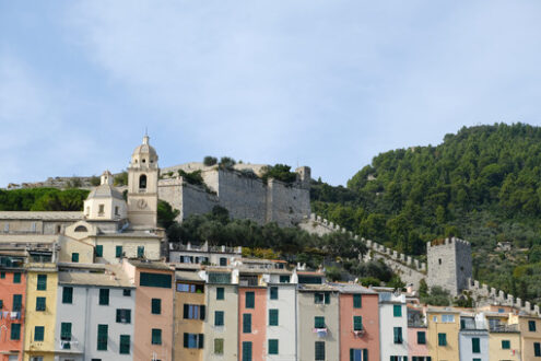 Yacht in Portovenere. Panorama of Portovenere near the Cinque Terre with typical colorful houses. - MyVideoimage.com | Foto stock & Video footage